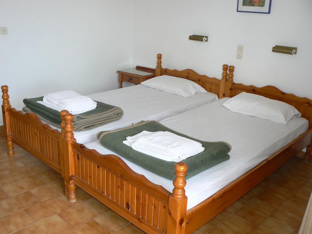 Pericles Studios Agia Marina  Pokoj fotografie
