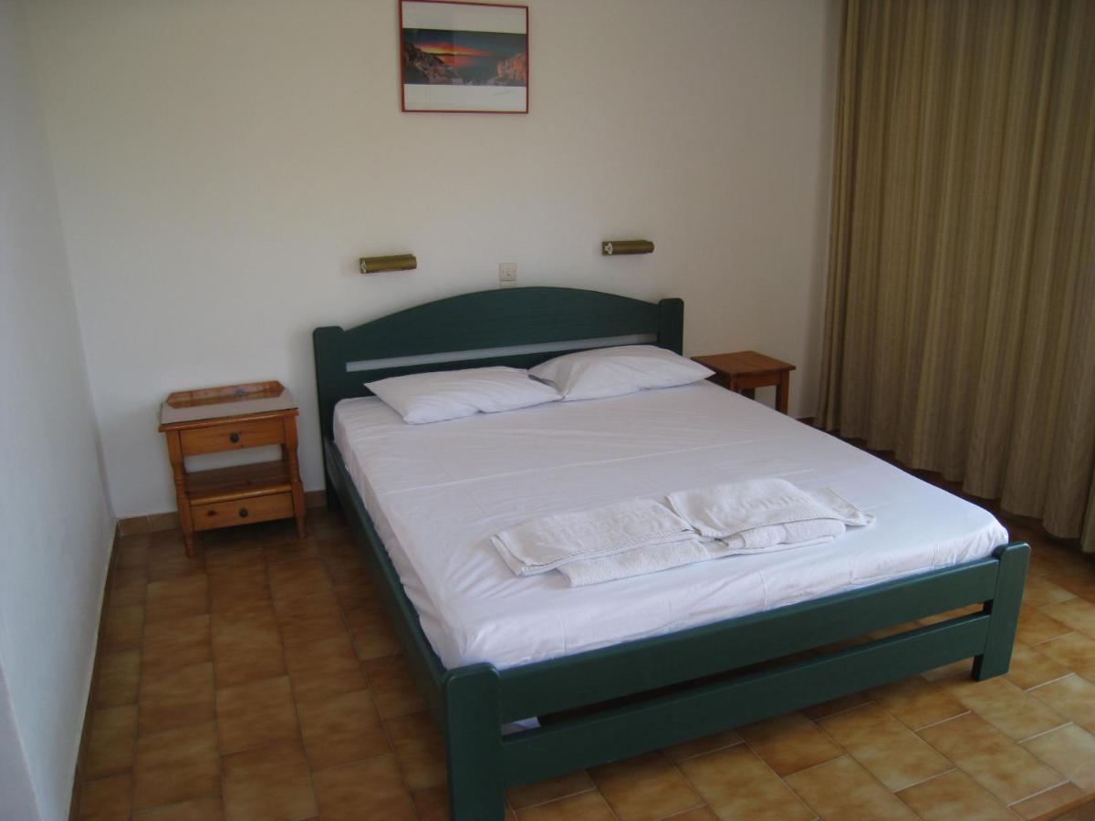Pericles Studios Agia Marina  Pokoj fotografie